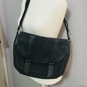 Authentic Gucci messenger body cross bag
